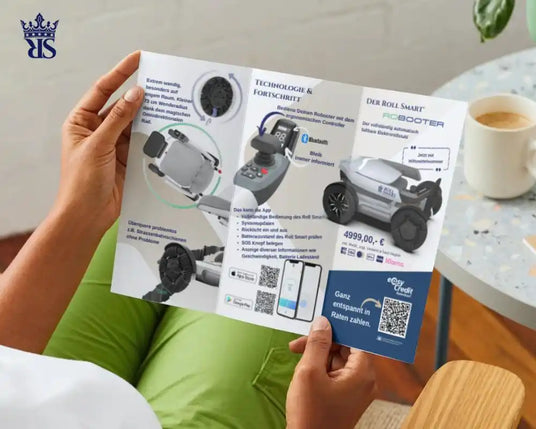 Ein dreifach faltbares Broschüre, die ein »Roll Smart Roboooter«-Gerät bewirbt, das 4999,00 € kostet und Funktionen wie Bluetooth-Konnektivität und eine begleitende App bietet.