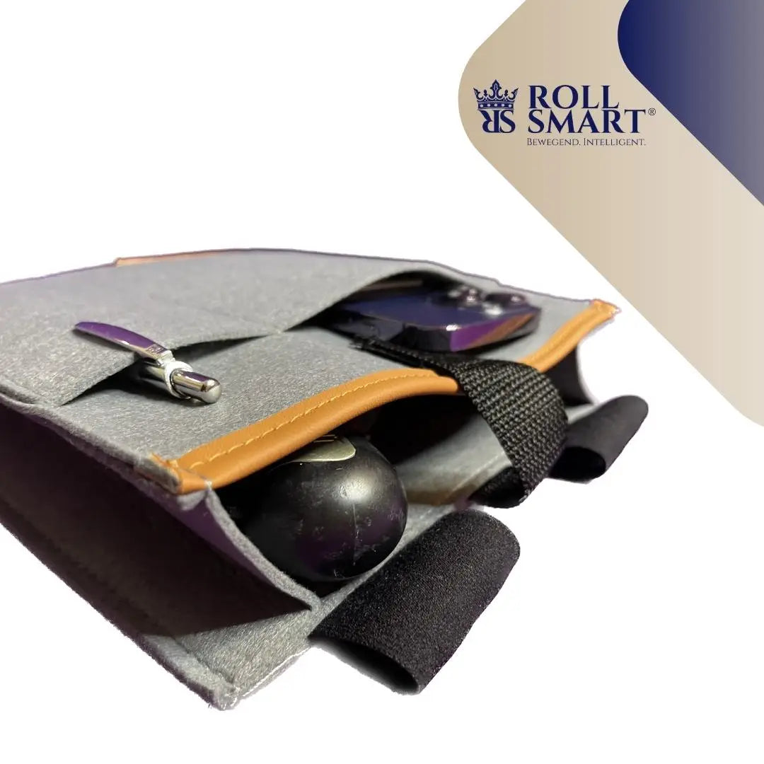 Graue filz smart tasche mit orangefarbenem lederbesatz und schwarzen elastikbändern von roll smart für armlehnen